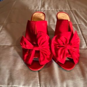 Women’s satin Vince Camino 3” heel Reel dynamic red shoes